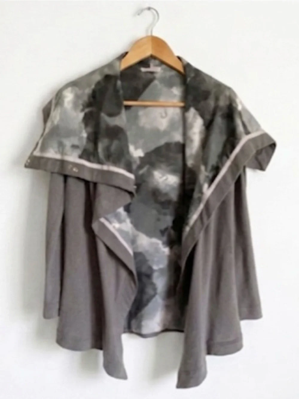Lululemon Savasana Wrap Grey Snap Cardigan Women’s Small 4/6 Yoga Athleisure - Picture 3 of 5